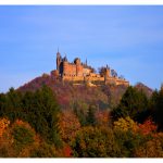 Burg Hohenzollern mit Herbstwald